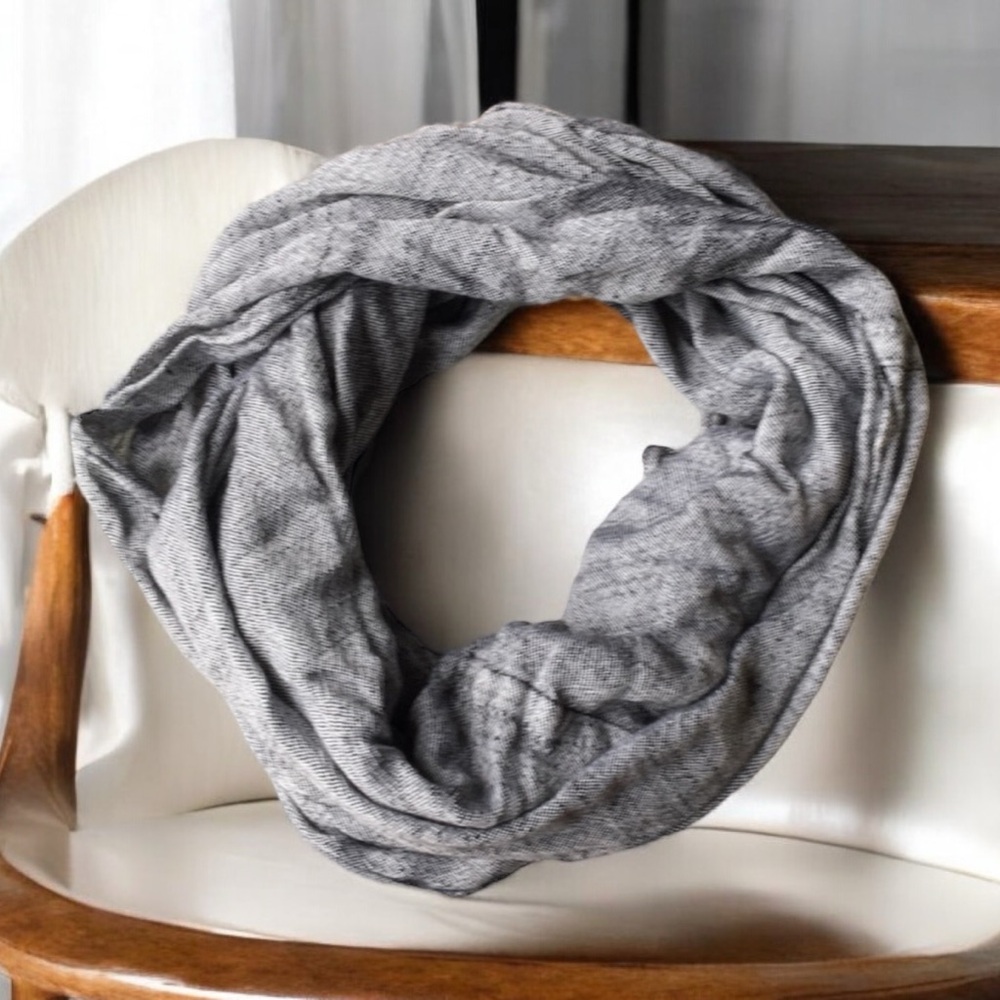 ⭐️ Gray/Black infinity scarf. Lightweight. Breathable. Cute.